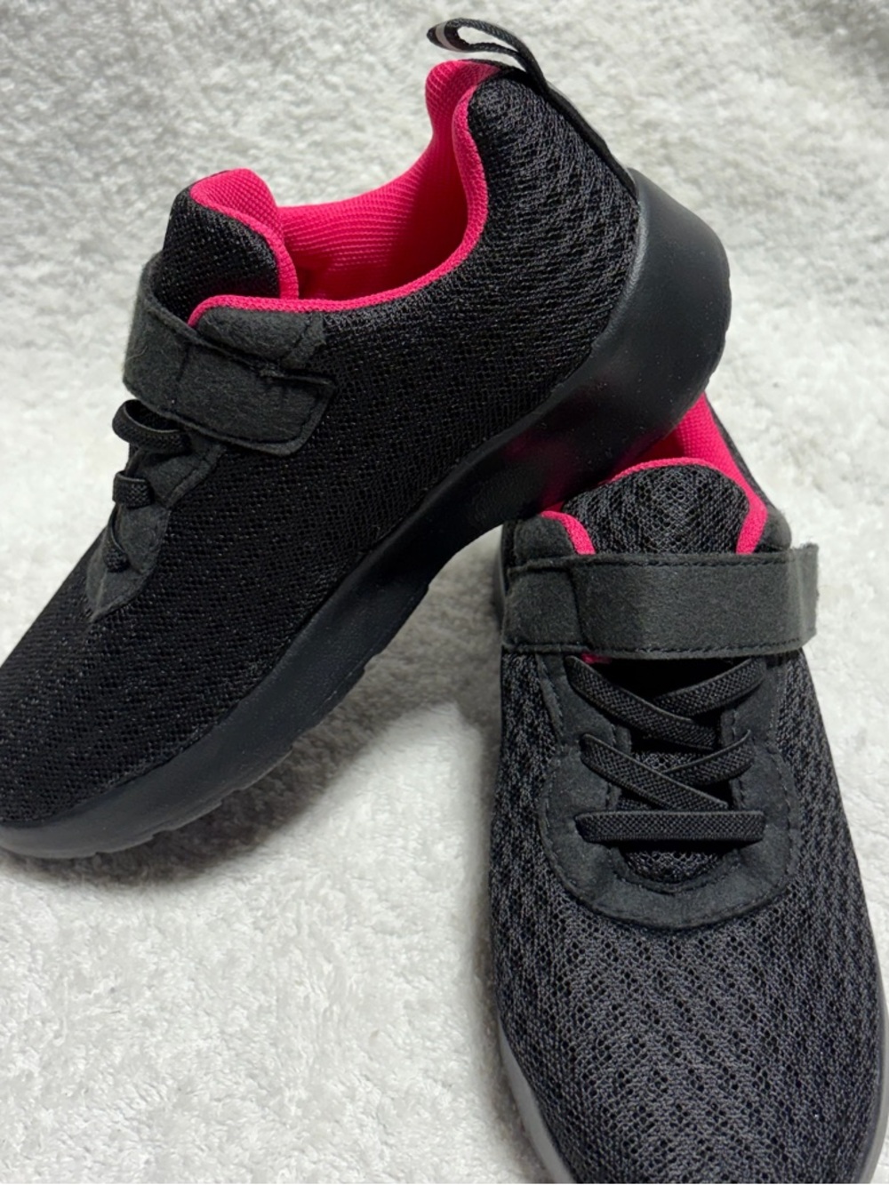NWOT Kids Black Lightweight Athletic Sneakers with Pink Lining Size 13